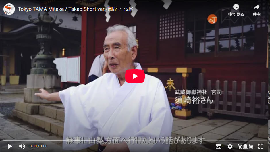 神社について説明している宮司